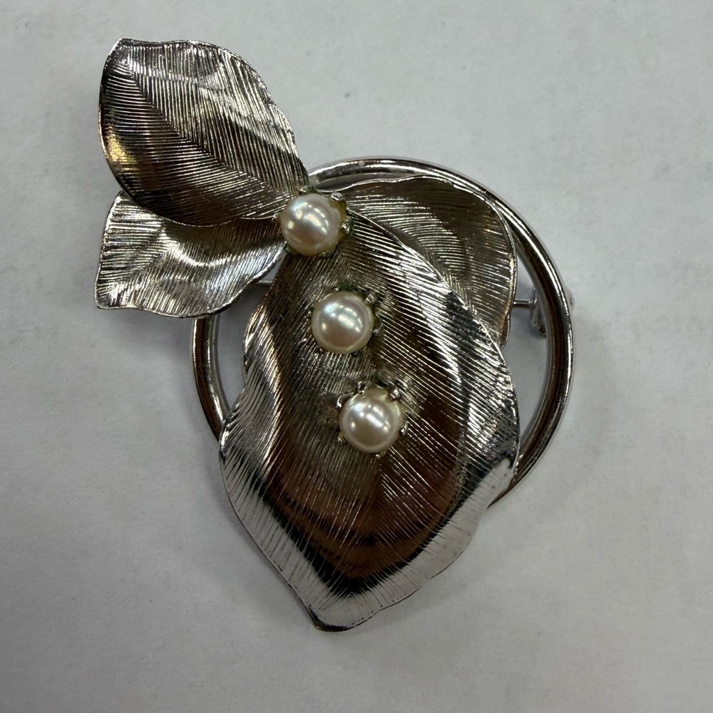 Vintage Silver Tone Leaf Brooch Pin with Faux Pearls